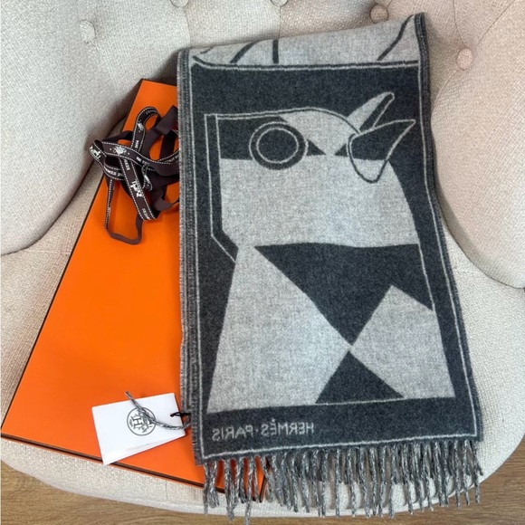 Hermes  Cashmere muffler new - Picture 6 of 6